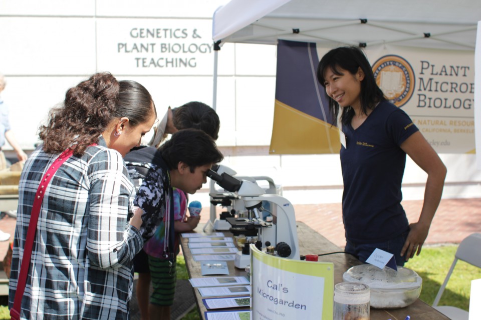 Jules Cho and microgarden (Photo by Queena Xu)